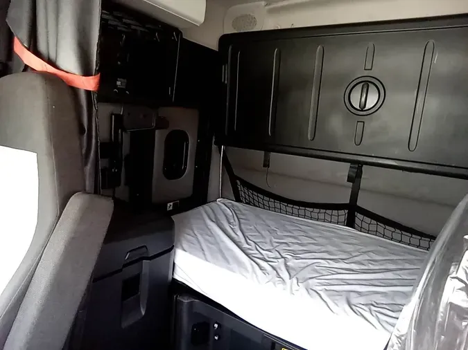 2021 Freightliner Cascadia 12610e52236a381cc261c148e460c7af834