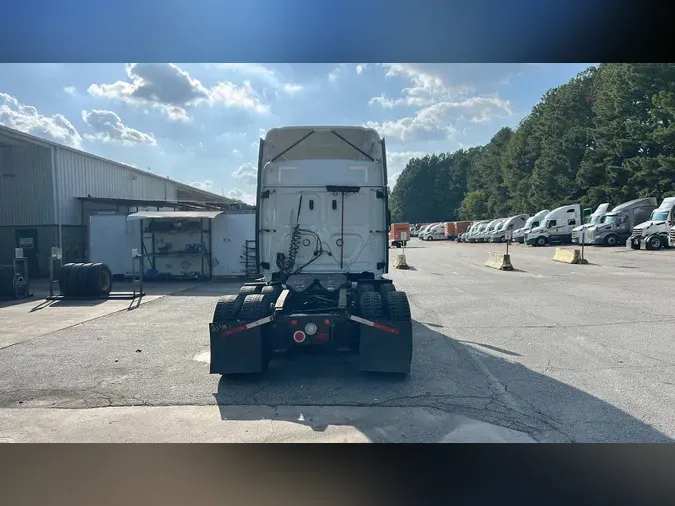 2021 Freightliner Cascadia 126