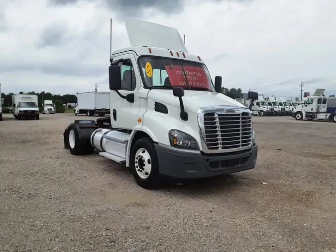 2020 FREIGHTLINER CASCADIA 113