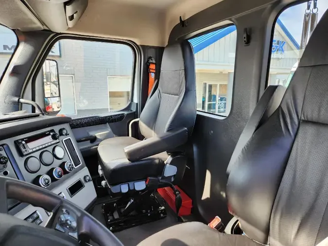 2023 FREIGHTLINER Cascadia 126