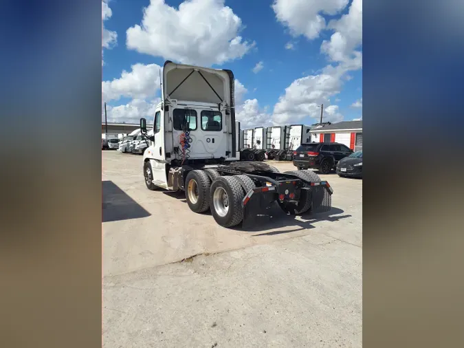 2018 FREIGHTLINER/MERCEDES CASCADIA 113