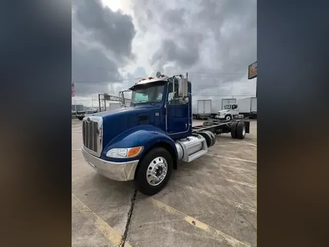 2017 Peterbilt 337
