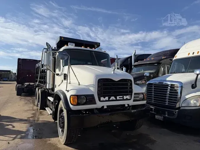 2005 MACK GRANITE CV713