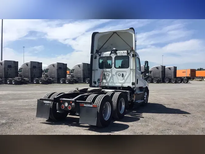 2020 Freightliner Cascadia 126