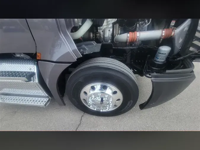 2019 FREIGHTLINER CA126