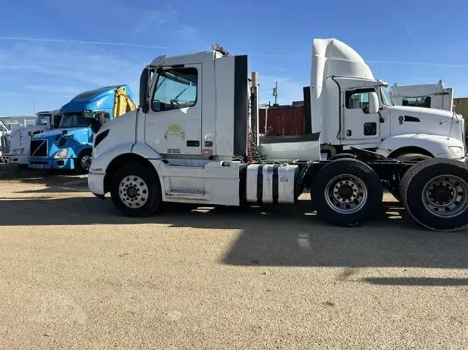 2018 VOLVO VNR64T300