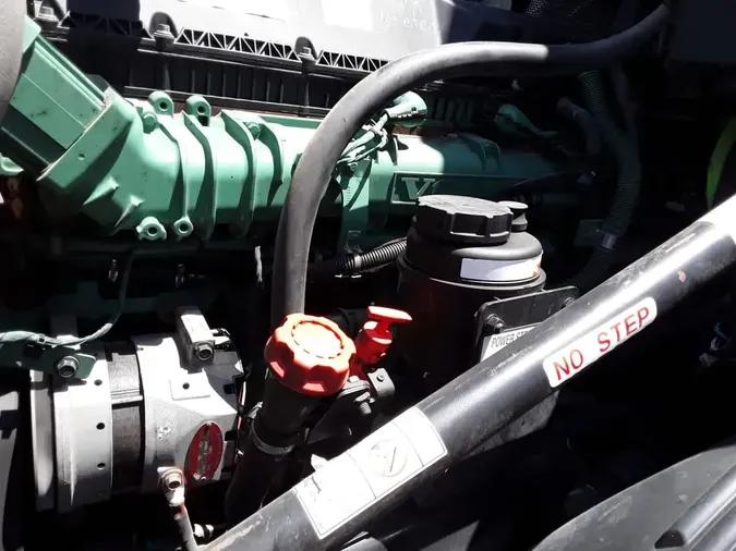 2020 VOLVO VNL64T-760