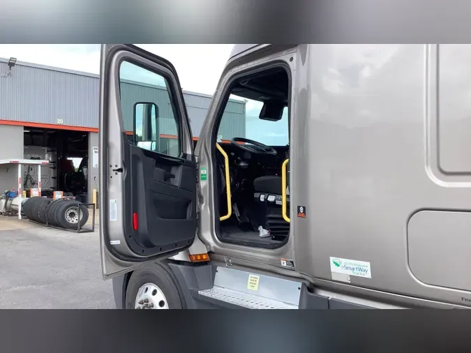 2025 Freightliner Cascadia 12611074142927fe671b45ba7c69bdd73b7