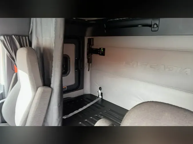 2020 Freightliner Cascadia 126