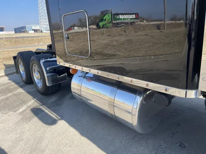 2022 Peterbilt 389