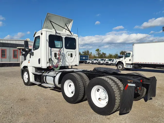 2016 FREIGHTLINER/MERCEDES CASCADIA 125