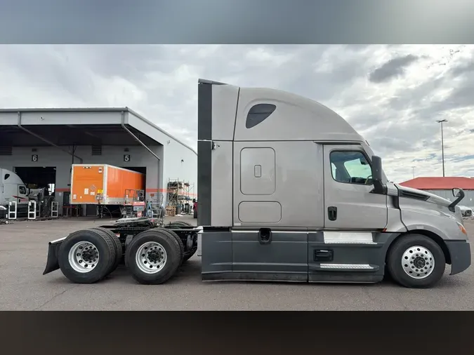 2025 Freightliner Cascadia 126110f6c0833be0e109026fd40821fd2cd