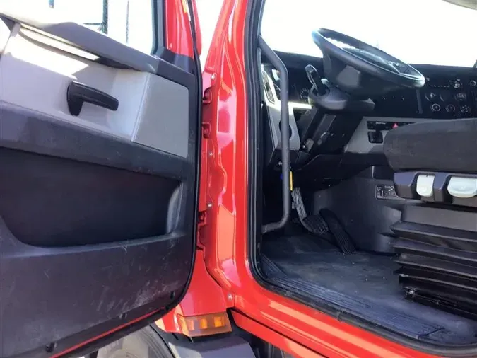 2020 FREIGHTLINER CA116