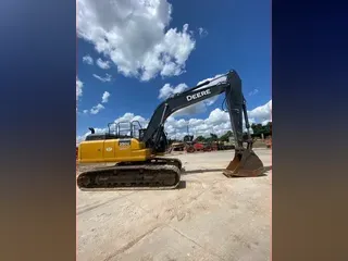2019 John Deere 250G LC
