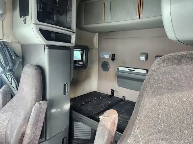 2021 VOLVO VNL64T7401118214c2b72e54280caab16f288d020