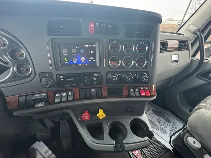 2022 Kenworth T6801118ee882e142d8853819ba069084309