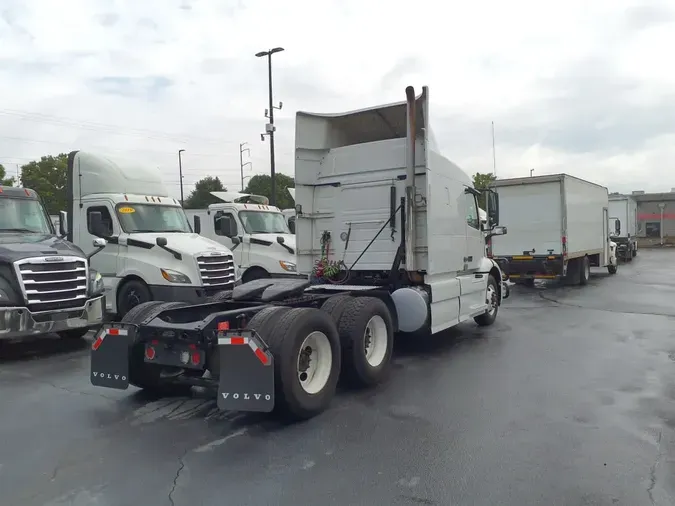 2020 VOLVO VNR64T-640