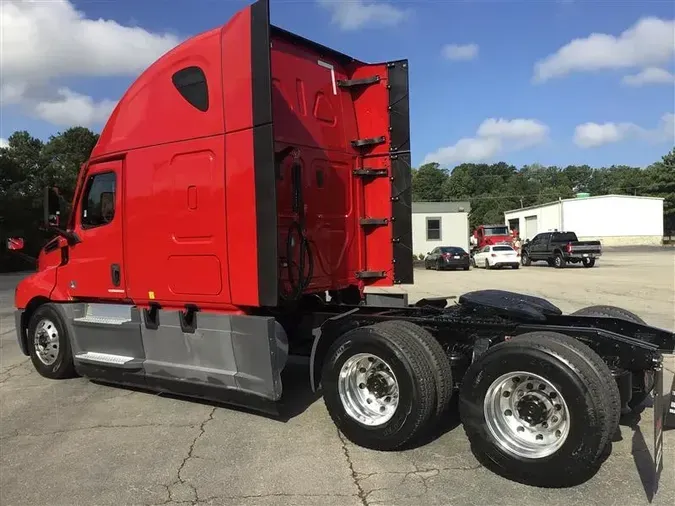 2021 FREIGHTLINER CA126