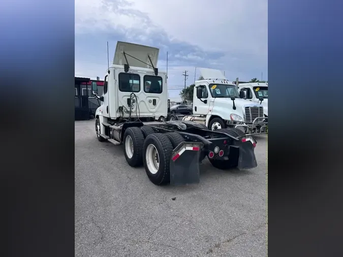 2017 FREIGHTLINER/MERCEDES CASCADIA 125