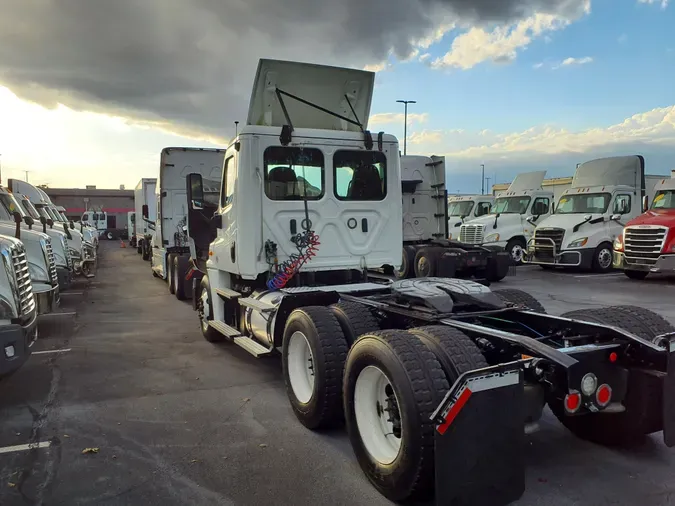 2020 FREIGHTLINER/MERCEDES CASCADIA 125