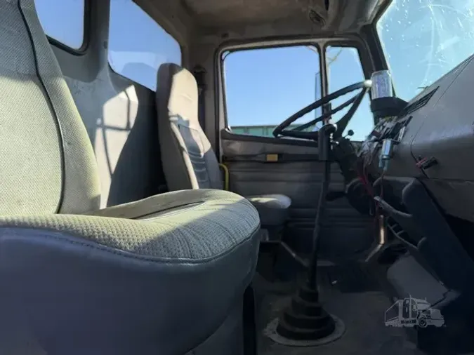 2000 FREIGHTLINER FL112