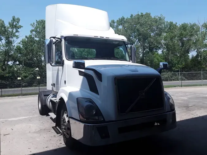 2018 VOLVO VNL42T 300