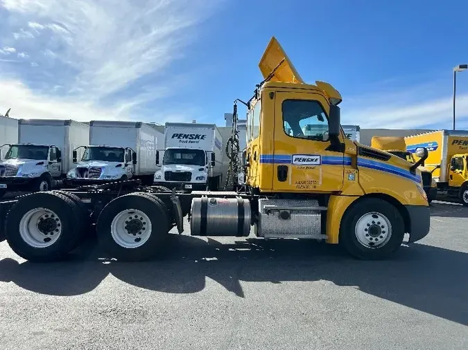 2019 Freightliner T12664ST