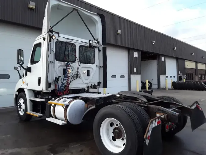 2017 FREIGHTLINER/MERCEDES CASCADIA 113