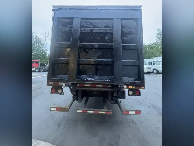 2017 FREIGHTLINER M2 106