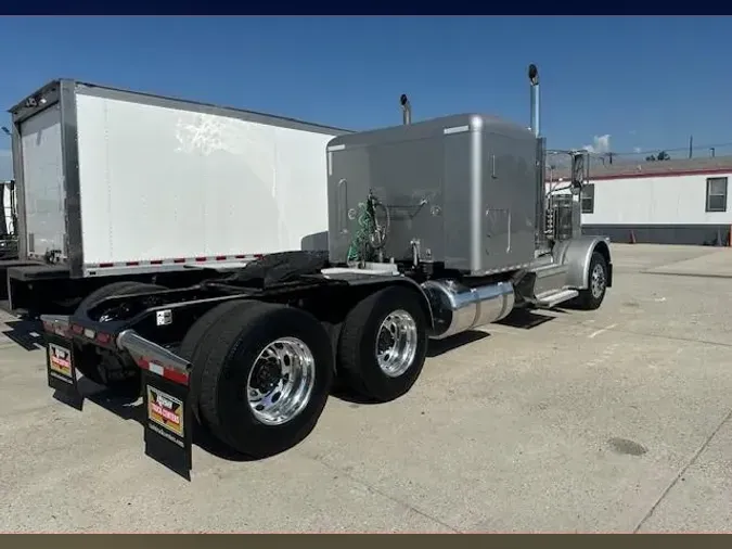 2021 Peterbilt 389