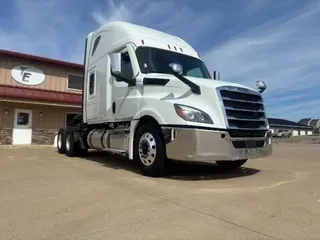 2022 Freightliner Cascadia 126