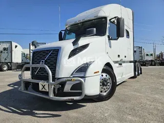 2022 VOLVO VNL64T740