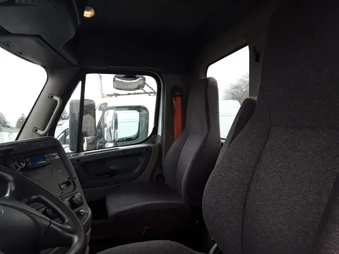 2017 FREIGHTLINER/MERCEDES CASCADIA 113