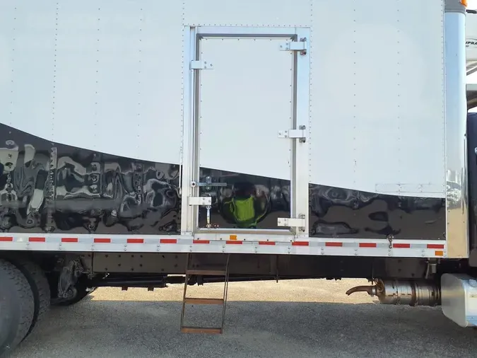 2019 FREIGHTLINER/MERCEDES M2 106
