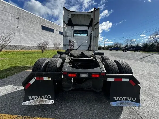 2019 VOLVO VNL300