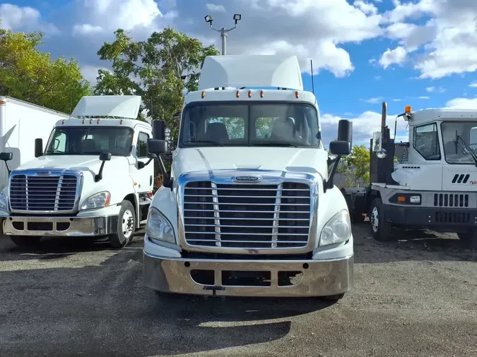 2019 FREIGHTLINER/MERCEDES CASCADIA 125