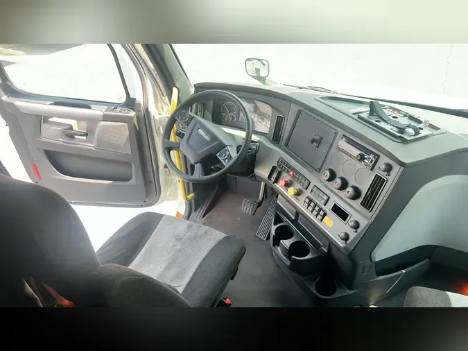 2022 Freightliner Cascadia 126