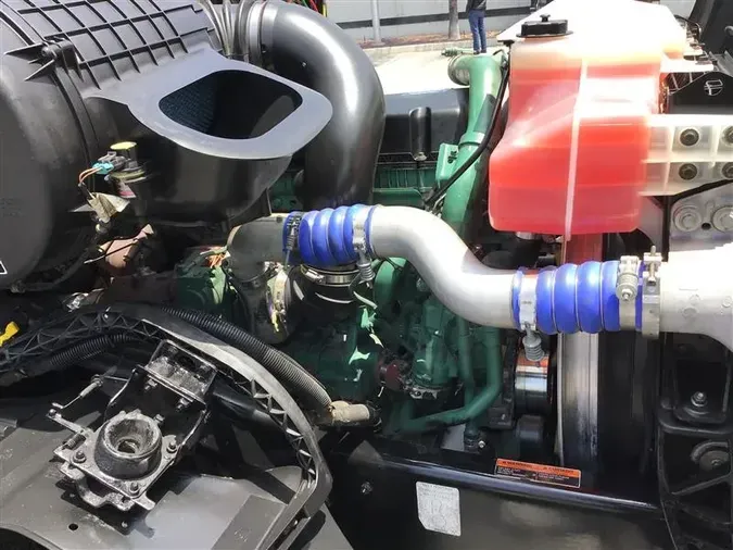 2018 VOLVO VNL780