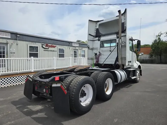 2019 VOLVO VNL64T-300