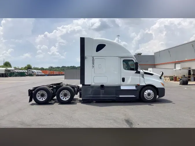 2020 Freightliner Cascadia 126