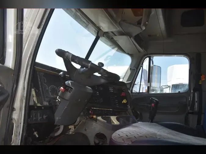 2005 FREIGHTLINER COLUMBIA 120