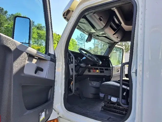 2018 Freightliner T12664ST