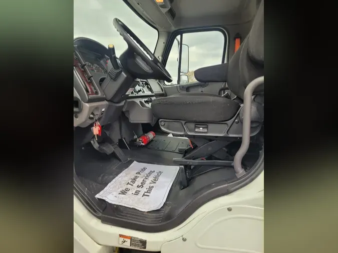 2019 FREIGHTLINER/MERCEDES M2 106