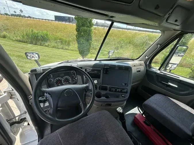 2011 Freightliner CASCADIA 113