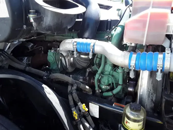 2020 VOLVO VNL64T-760