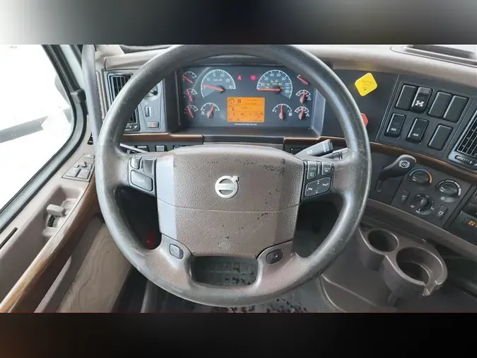 2018 VOLVO VNL670
