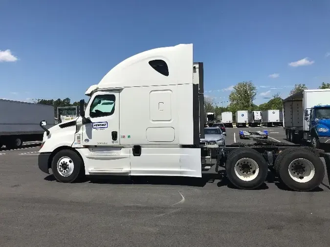 2018 Freightliner T12664ST