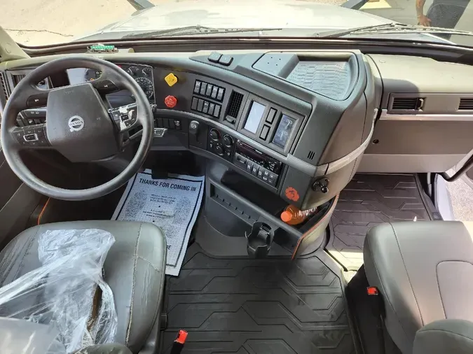 2019 VOLVO VNL64T760