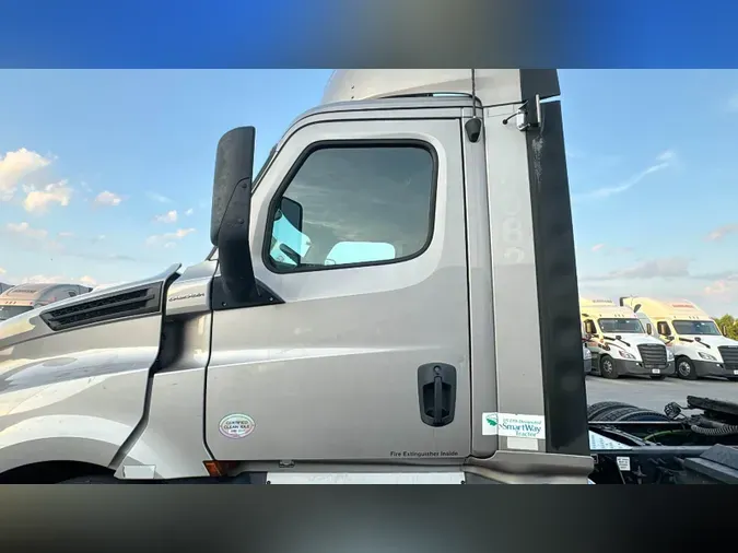 2020 Freightliner Cascadia 1261156874b77de63fdf15b6b0d9f167c36
