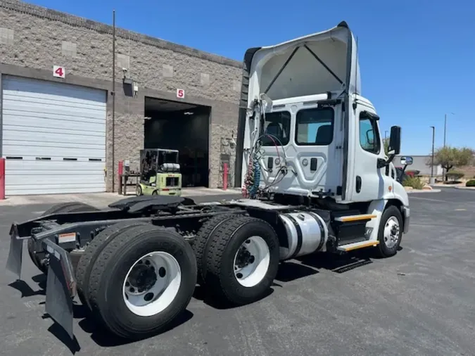 2017 FREIGHTLINER CASCADIA 113